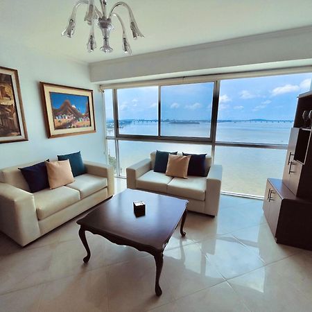 גוויאקיל Suite Frente Al Rio En Puerto Santa Ana Riverfront מראה חיצוני תמונה