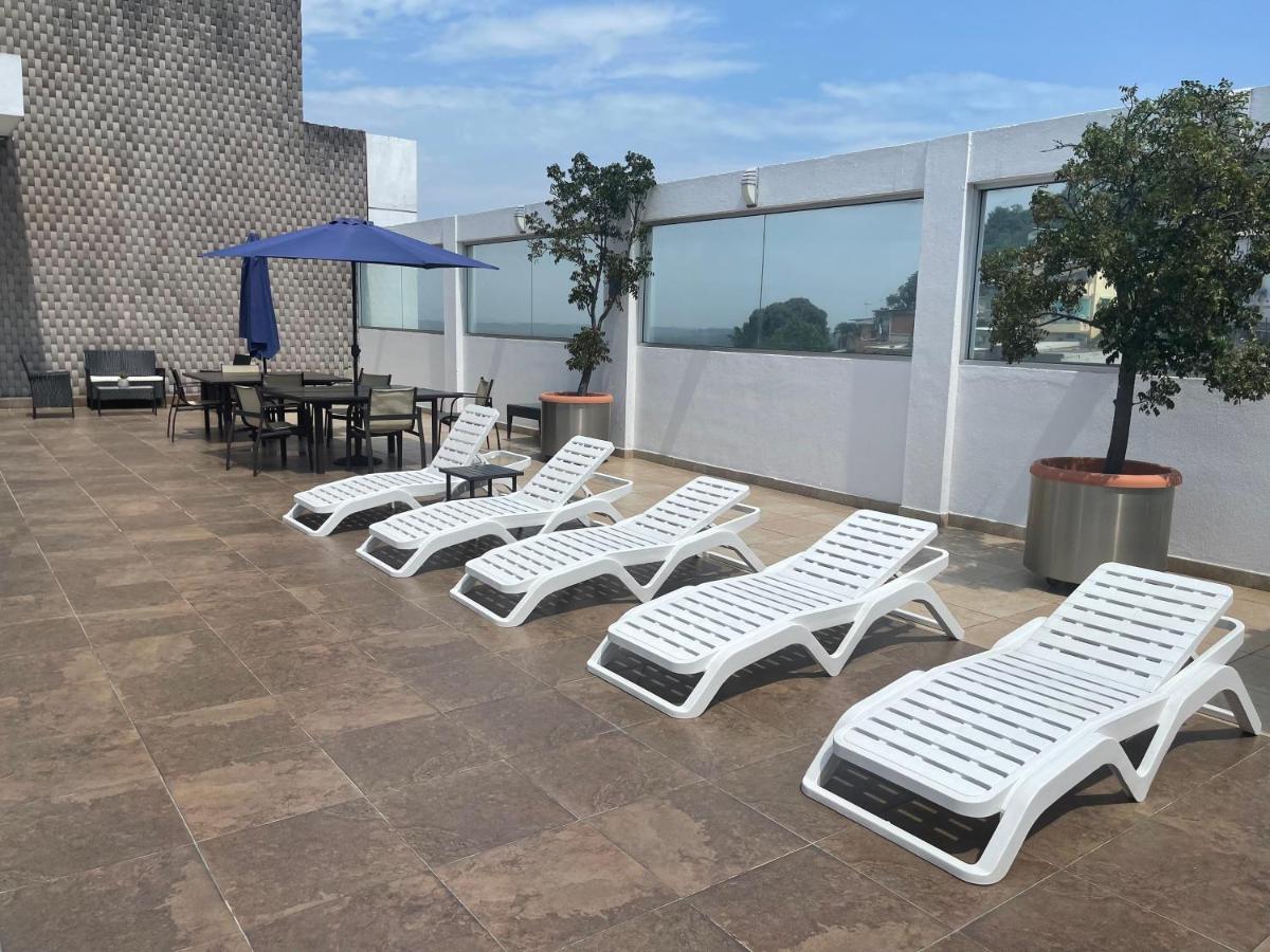 גוויאקיל Suite Frente Al Rio En Puerto Santa Ana Riverfront מראה חיצוני תמונה