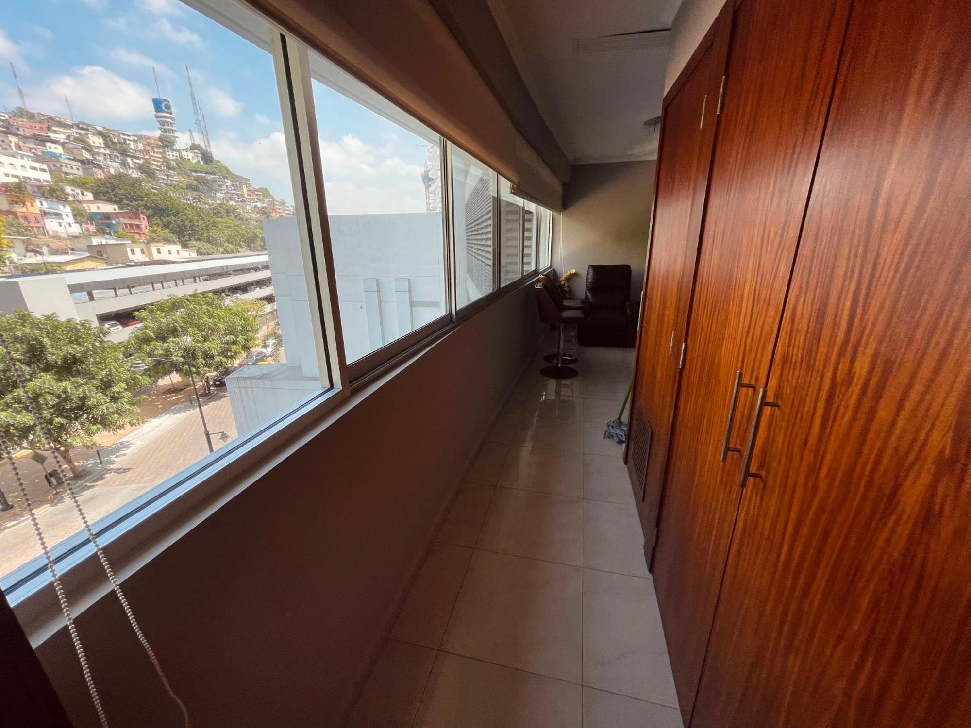 גוויאקיל Suite Frente Al Rio En Puerto Santa Ana Riverfront מראה חיצוני תמונה