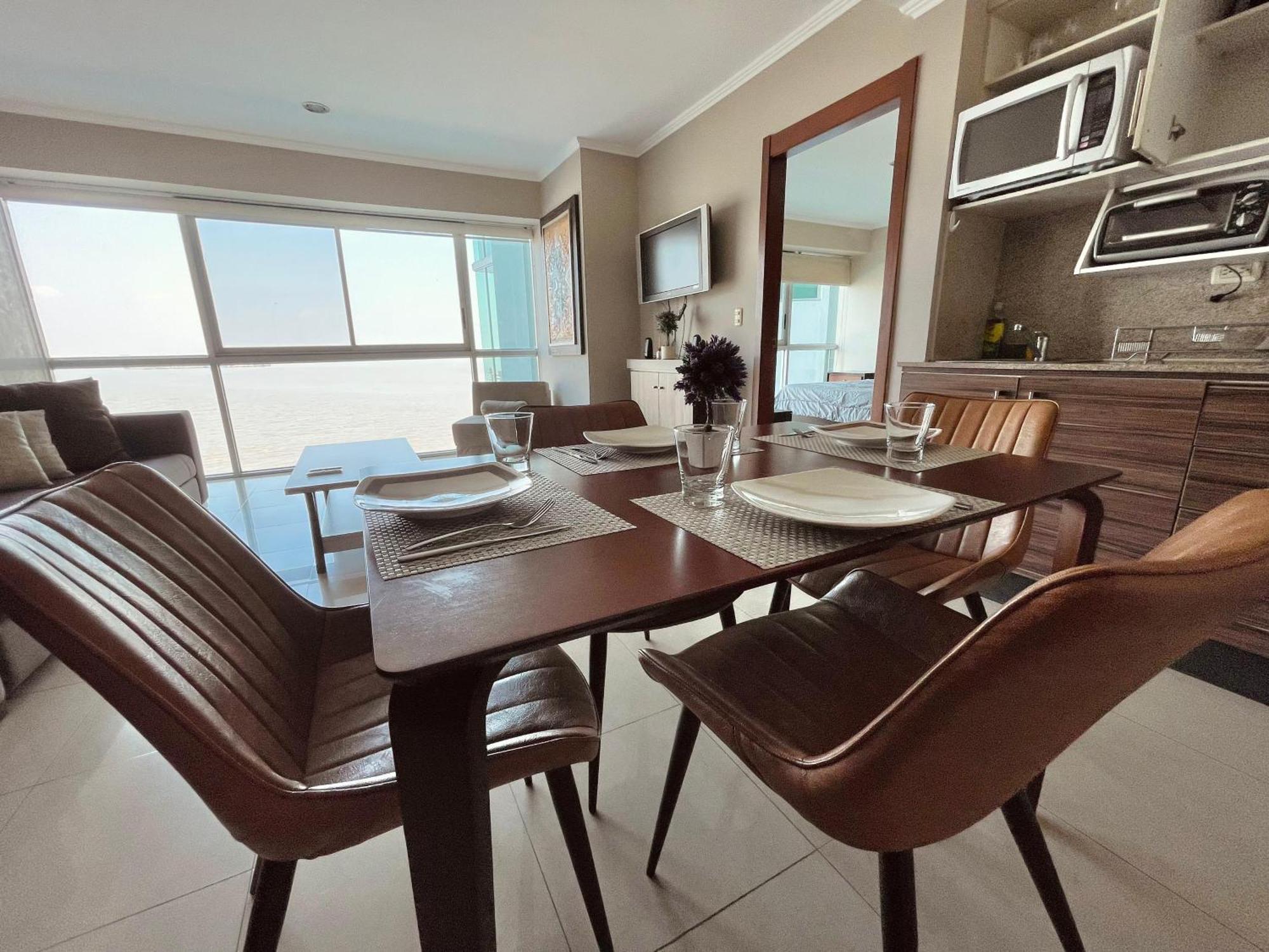 גוויאקיל Suite Frente Al Rio En Puerto Santa Ana Riverfront חדר תמונה