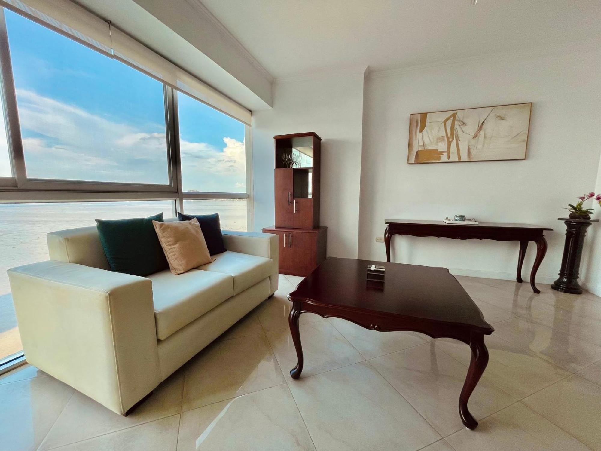 גוויאקיל Suite Frente Al Rio En Puerto Santa Ana Riverfront מראה חיצוני תמונה